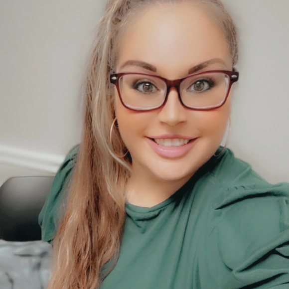 Meet your Posher, Brittany - Picture 2 of 3